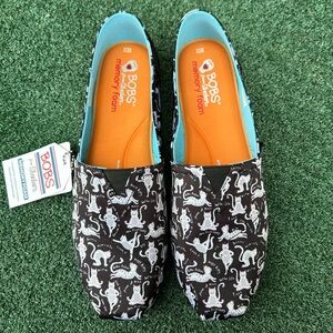 NWT Skechers Cat Yoga Slip On Flat Black 11